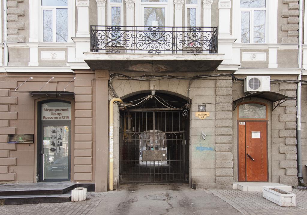 Club Suite Near Deribasovskaya Odesa Exterior photo